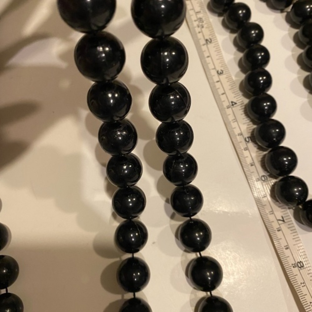 VINTAGE BLACK LAYERING NECKLACES LARGE PLASTIC BEADS - Picture 8 of 8